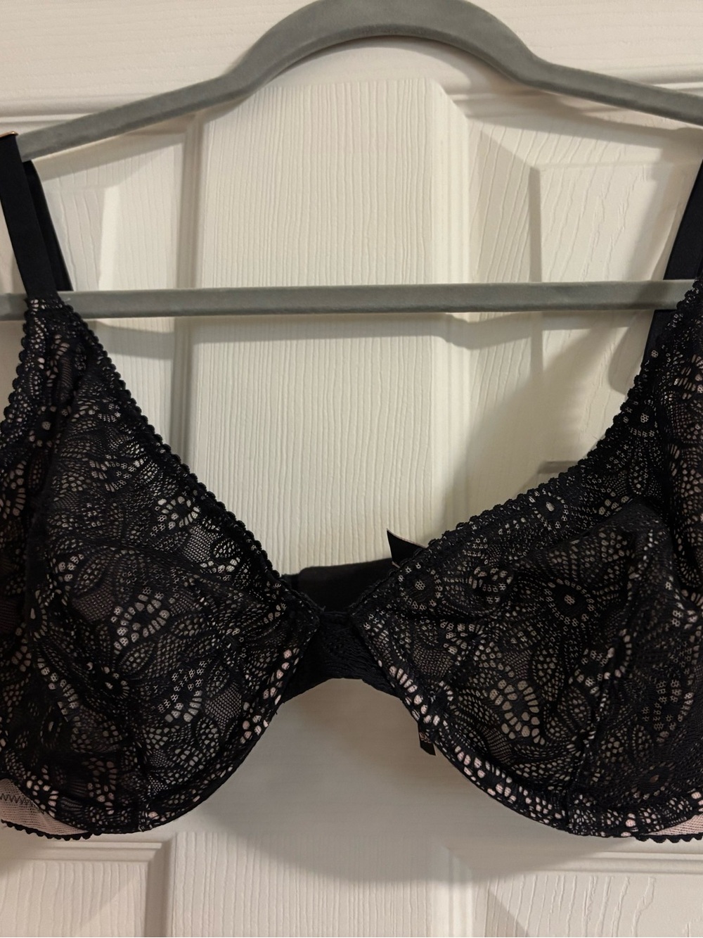 Victoria’s Secret Black Lace Underwire Bra - Women's Intimates